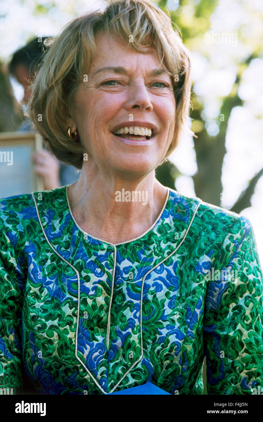 Portrait of elderly woman laughing Banque D'Images