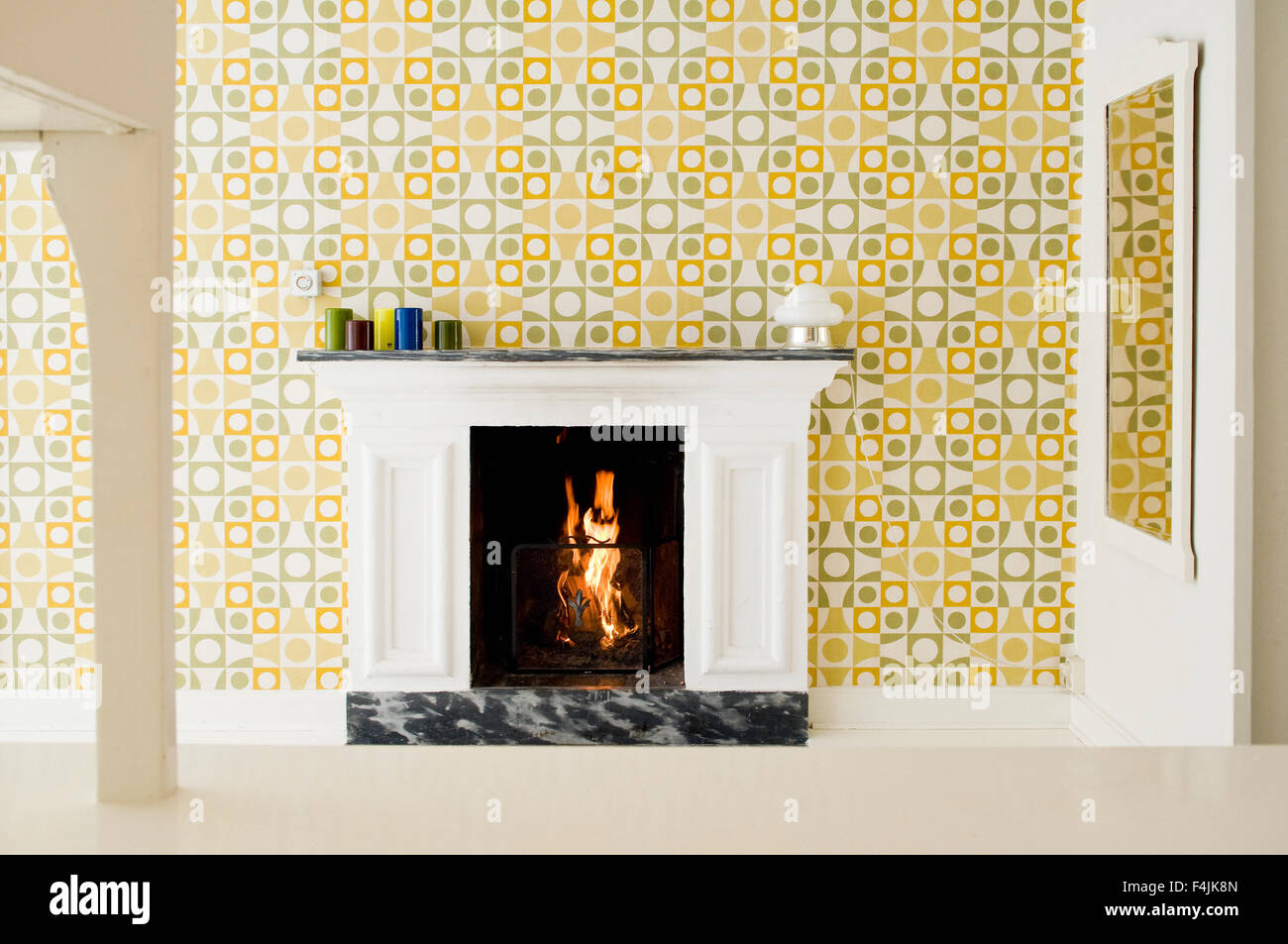 Home intérieur avec cheminée Banque D'Images