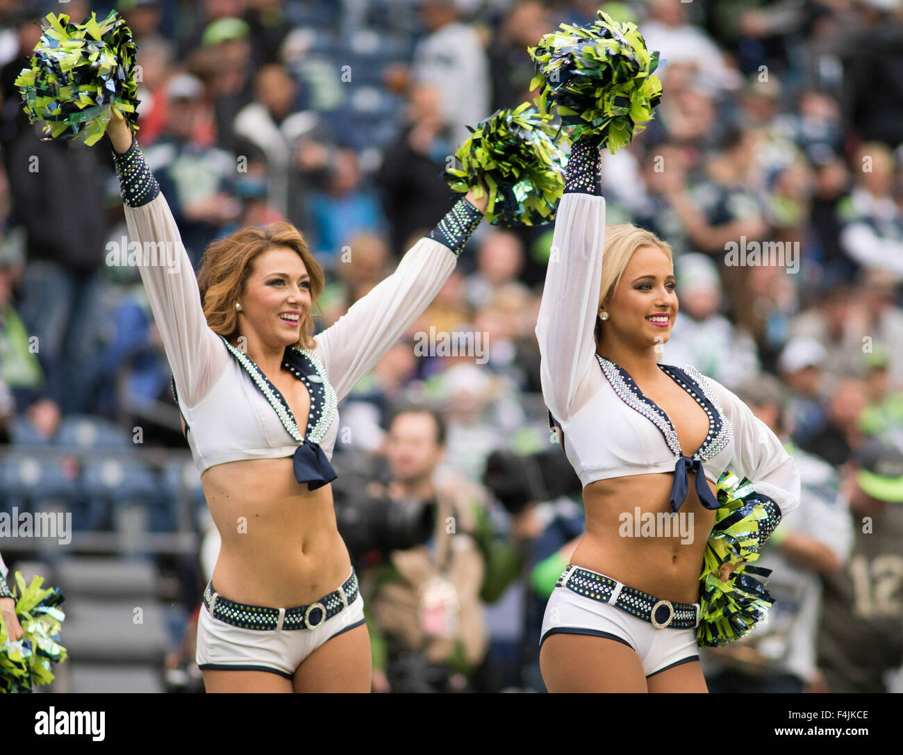 18 octobre 2015 : Seattle Seahawks Sea Gals d'effectuer au cours de l'action de la NFL entre les Panthers et les Seattle Seahawks au champ CenturyLink à Seattle, Washington. Les Seattle Seahawks tombent au Panthers 27 à 23. Joseph Weiser/CSM Banque D'Images