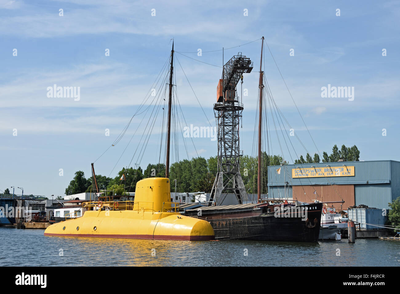 HJB Holland année est basé à Zaandam, près de Port d'Amsterdam Pays-Bas sous-marin jaune ( Noordzeekanaal Canal Mer du Nord ) Banque D'Images