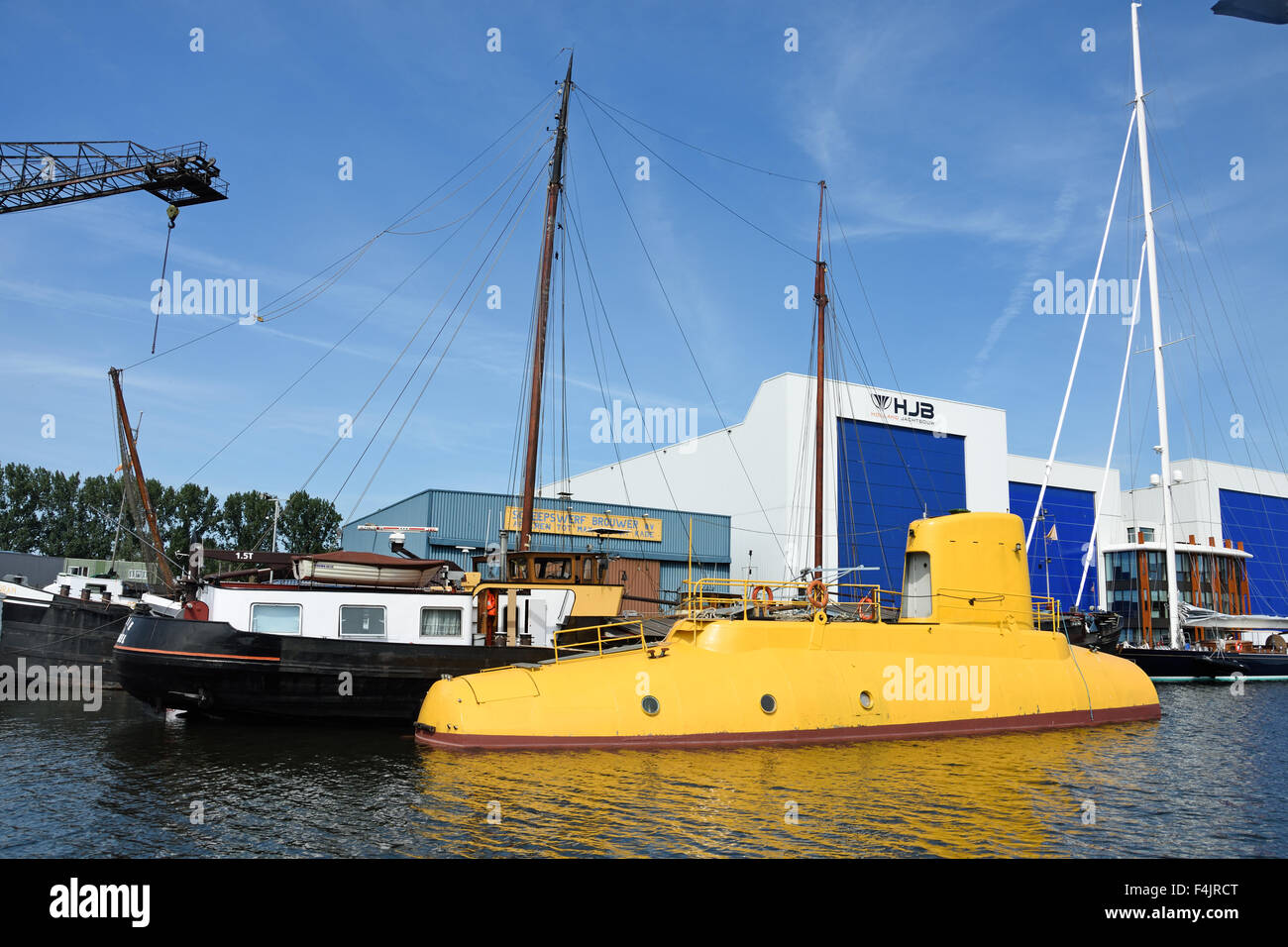 HJB Holland année est basé à Zaandam, près de Port d'Amsterdam Pays-Bas sous-marin jaune ( Noordzeekanaal Canal Mer du Nord ) Banque D'Images