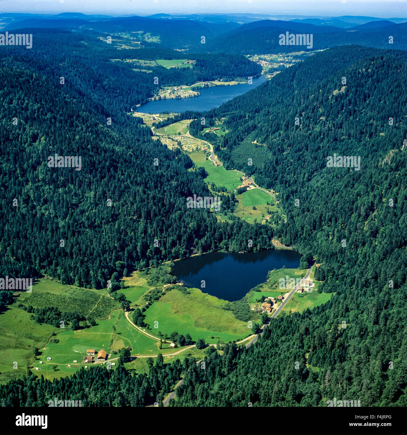 Vue aérienne de Longemer et Retournemer lacs, Vosges, Lorraine, France Banque D'Images