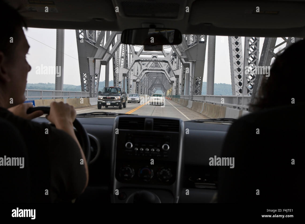 Vue sur le pont d'Hudson depuis l'intérieur de voiture Banque D'Images