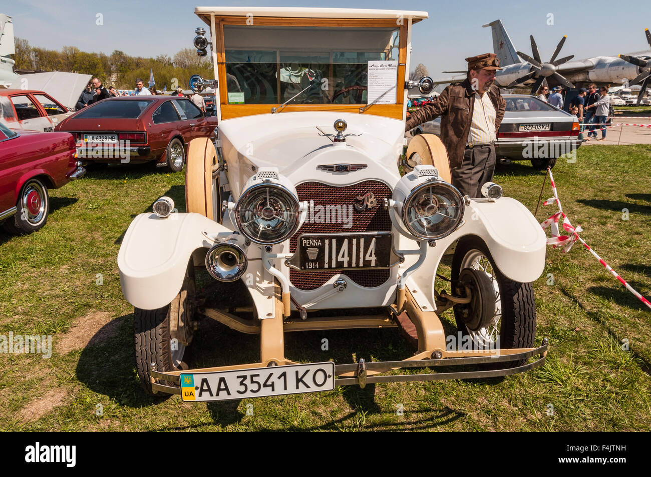 Le festival 'vieille voiture Fest 2015", a révélé un vintage 1925 Voiture de mariage de Chevrolet Banque D'Images