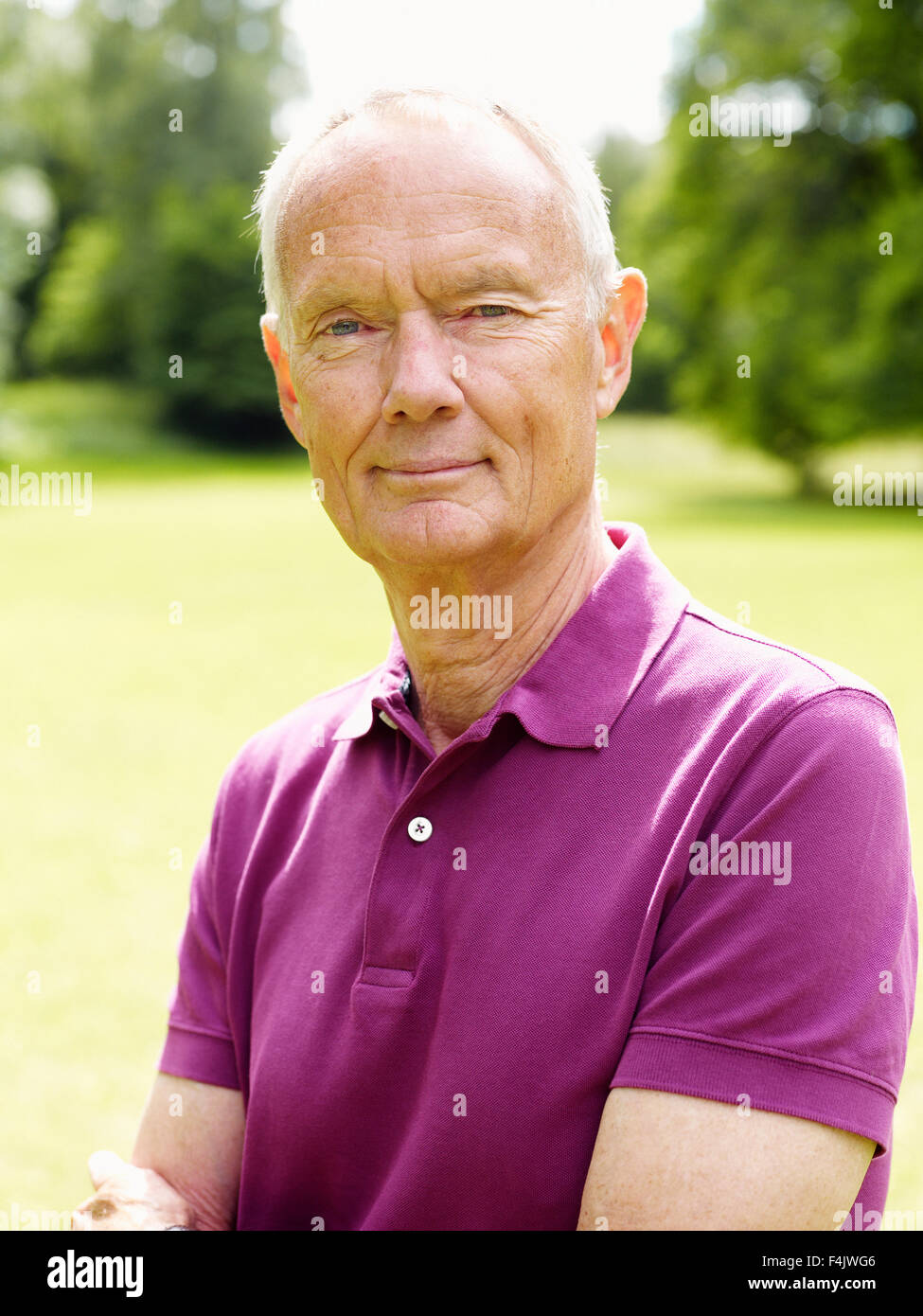 Portrait of senior man in park Banque D'Images