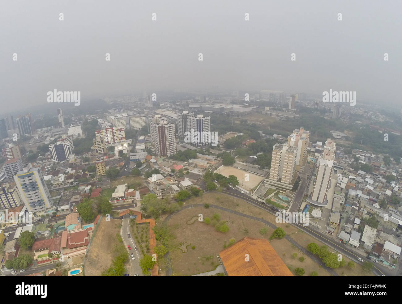 Manaus, 19/19/15 - La fumée des feux de forêt couvre Manaus, capitale de l'Amazonas. (Photo : Danilo Mello /Foto Amazonas) Banque D'Images