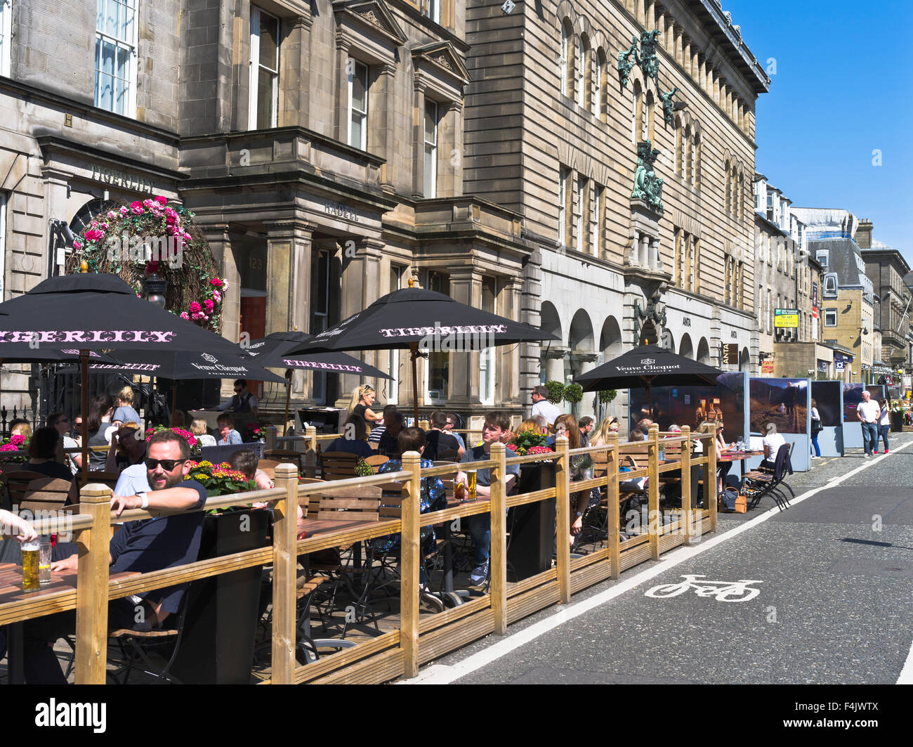 Dh George Street Édimbourg Édimbourg restaurants en plein air de la rue Nouvelle Ville personnes city café coin Banque D'Images