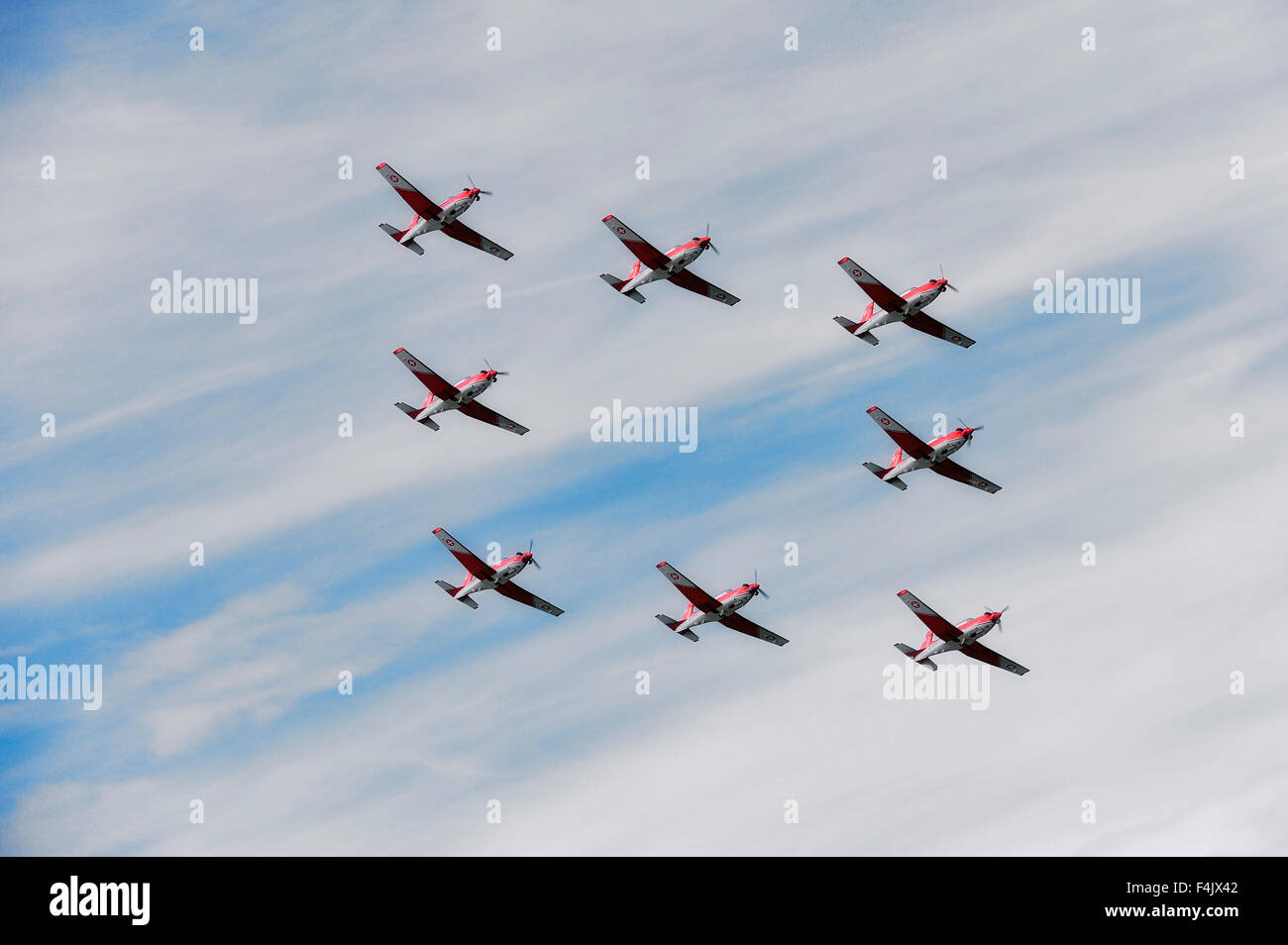Les avions militaires volant en formation Banque D'Images