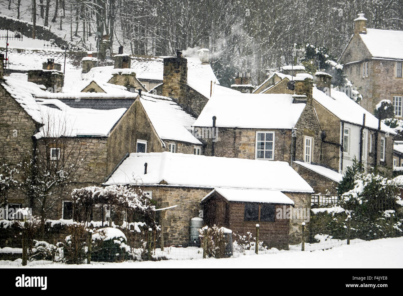Castleton dans l'espoir Valley, parc national de Peak District, dans la neige Banque D'Images