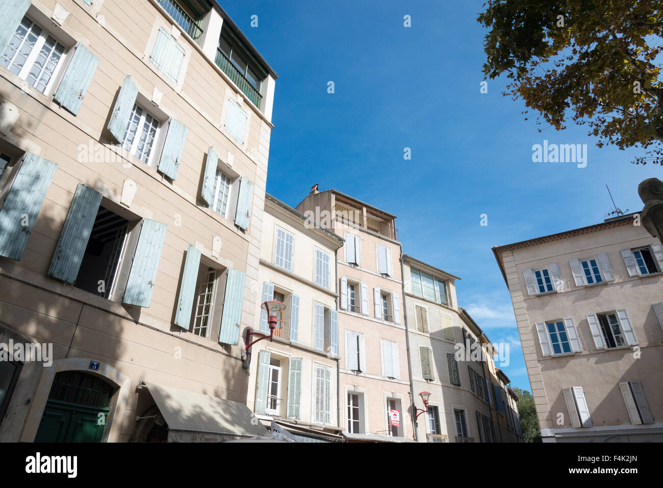 Les bâtiments et l'architecture de la place de la ville à Manosque Provence France Banque D'Images