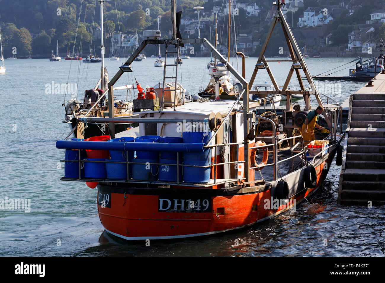 Bateau de pêche commerciale dans le port de Dartmouth Devon UK. Banque D'Images