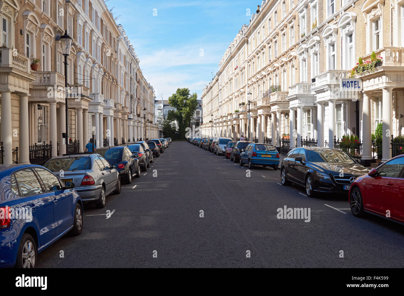 Bâtiments victoriens dans la rue résidentielle de Notting Hill, Kensington, West London Angleterre Royaume-Uni Banque D'Images