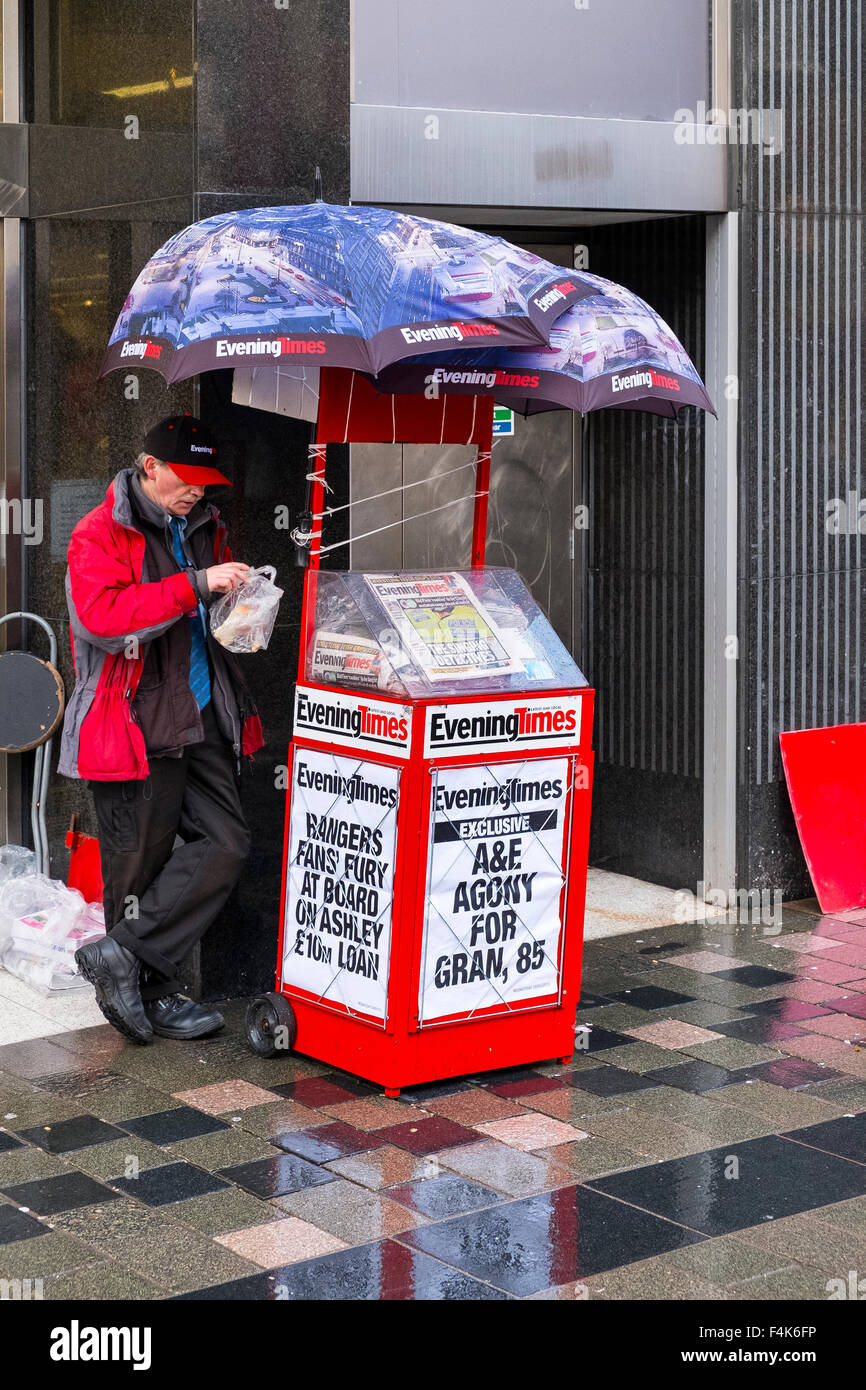 Scottish evening news kiosque scotland uk Banque D'Images