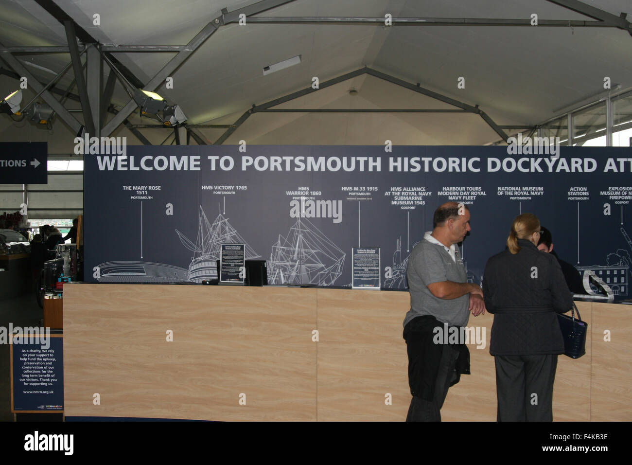 PORTSMOUTH HISTORIC DOCKYARD ROYAL NAVY Banque D'Images