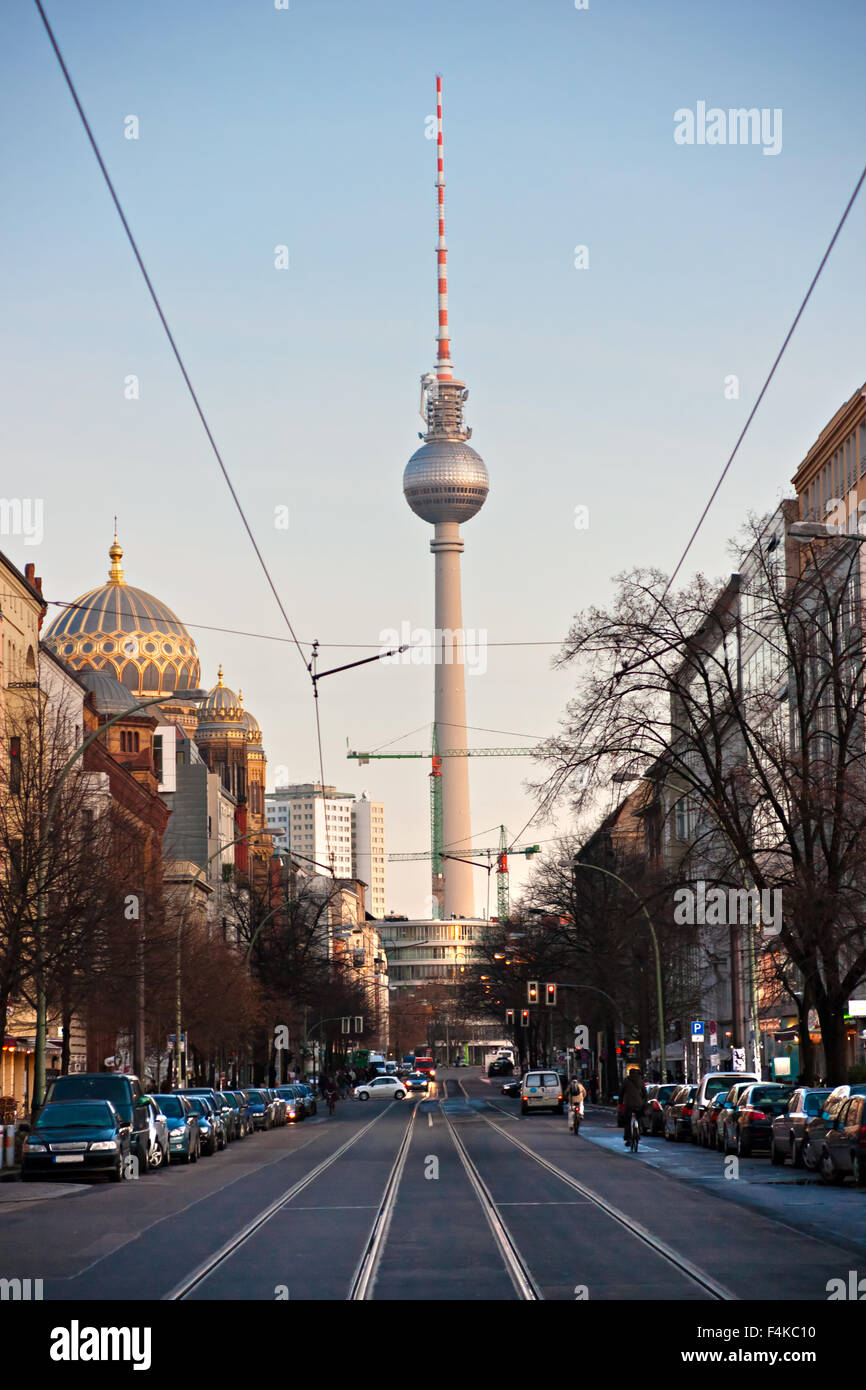 Tour de télévision et mosquée de Berlin, Allemagne. Banque D'Images