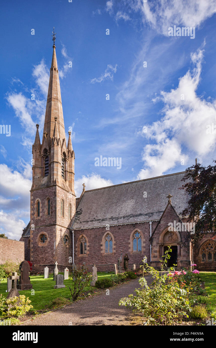 St Andrew's Episcopal Church à Fort William, région des Highlands d'Écosse, sous le soleil d'autmn dimanche après-midi. Banque D'Images