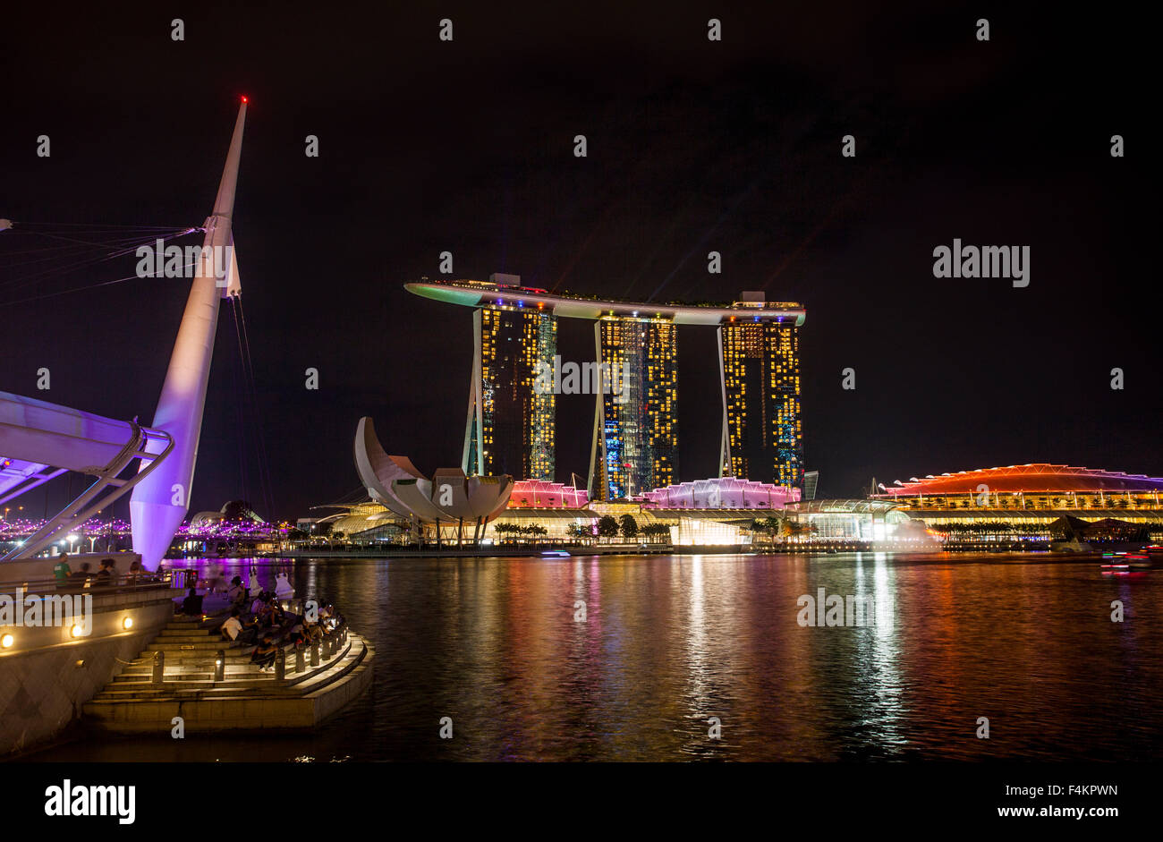 Singapour, en vue de la nuit de Marina Bay et Marina Bay Sands Banque D'Images