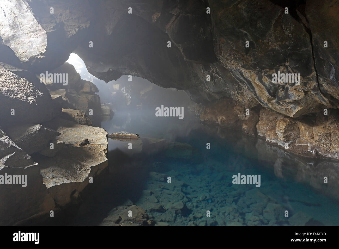 Voir l'intérieur de la grotte de Grotagja près du lac Myvatn Islande Banque D'Images