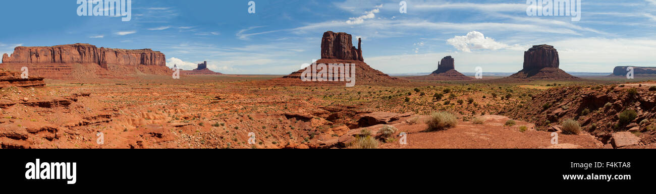 Sentinel Mesa et les mitaines, Panorama de Monument Valley, Arizona, USA Banque D'Images
