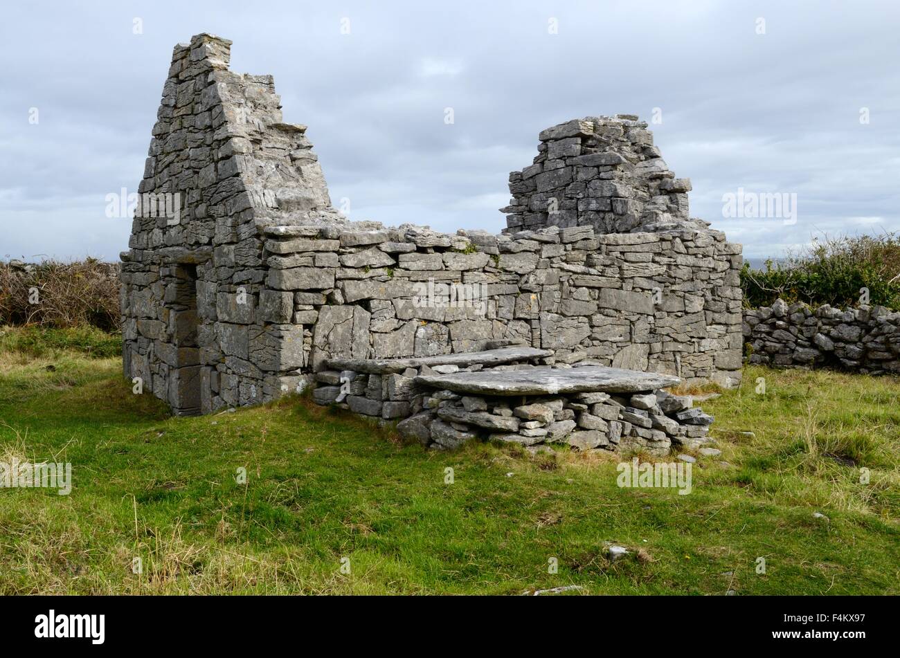 Le 11ème siècle Chapelle de St Gobnat Inis Oirr îles Aran Irlande Banque D'Images
