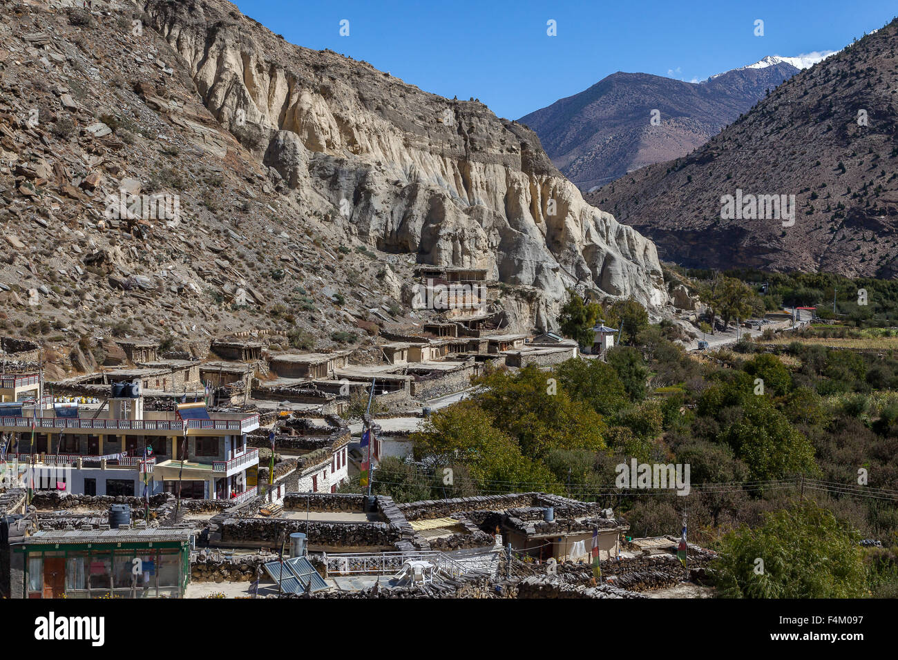 Vue sur le village de Marpha, Mustang, au Népal. Banque D'Images