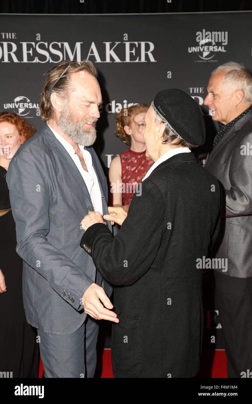 Sydney, Australie. 20 octobre 2015. Sur la photo : Hugo Weaving et Barry Otto. Acteurs et actrices marchait sur le tapis rouge pour fêter la sortie de la nouvelle comédie dramatique le couturier pour l'événement des cinémas, la rue George. Crédit : Richard Milnes/Alamy Live News Banque D'Images