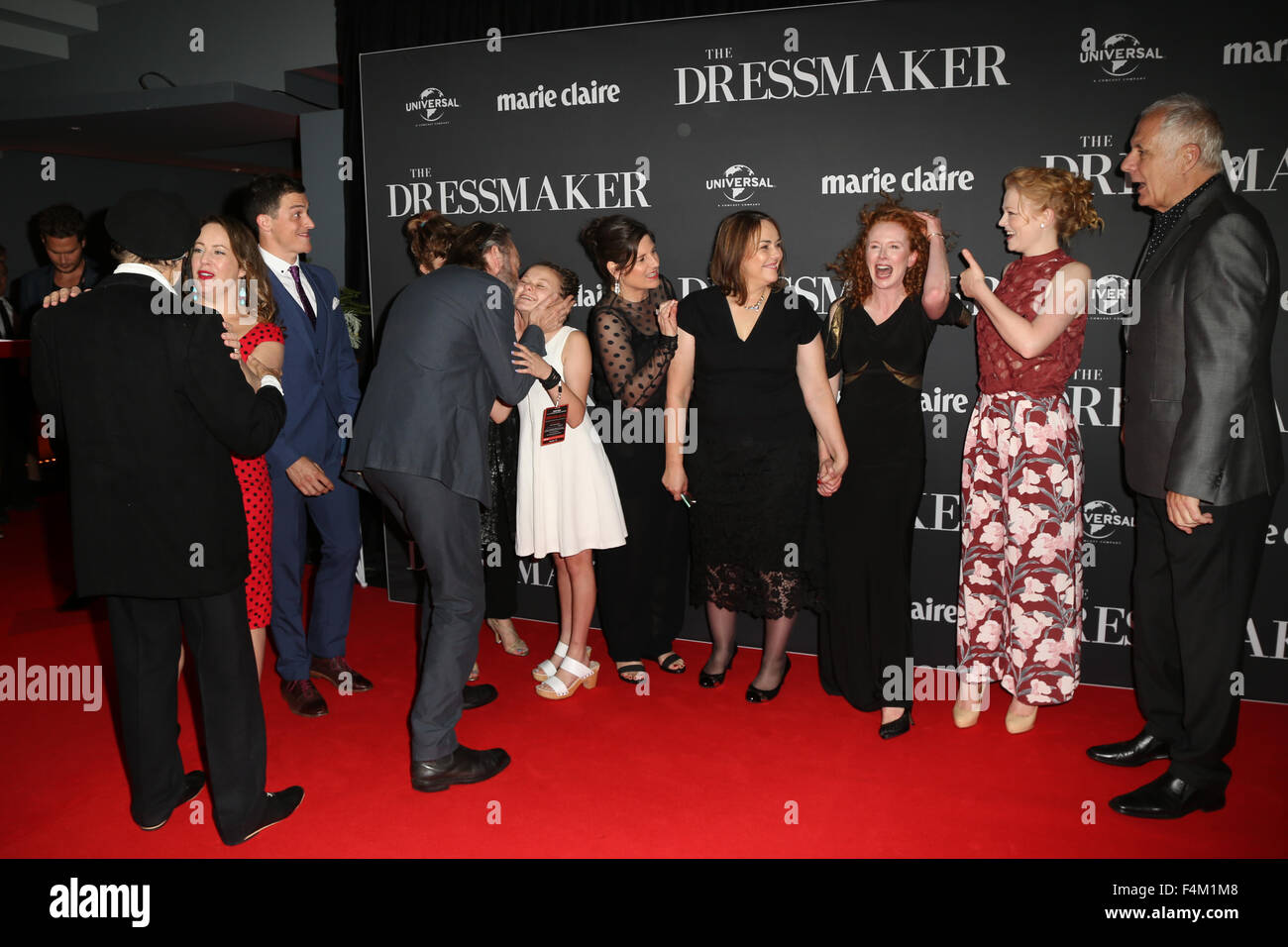 Sydney, Australie. 20 octobre 2015. Acteurs et actrices marchait sur le tapis rouge pour fêter la sortie de la nouvelle comédie dramatique le couturier pour l'événement des cinémas, la rue George. Crédit : Richard Milnes/Alamy Live News Banque D'Images