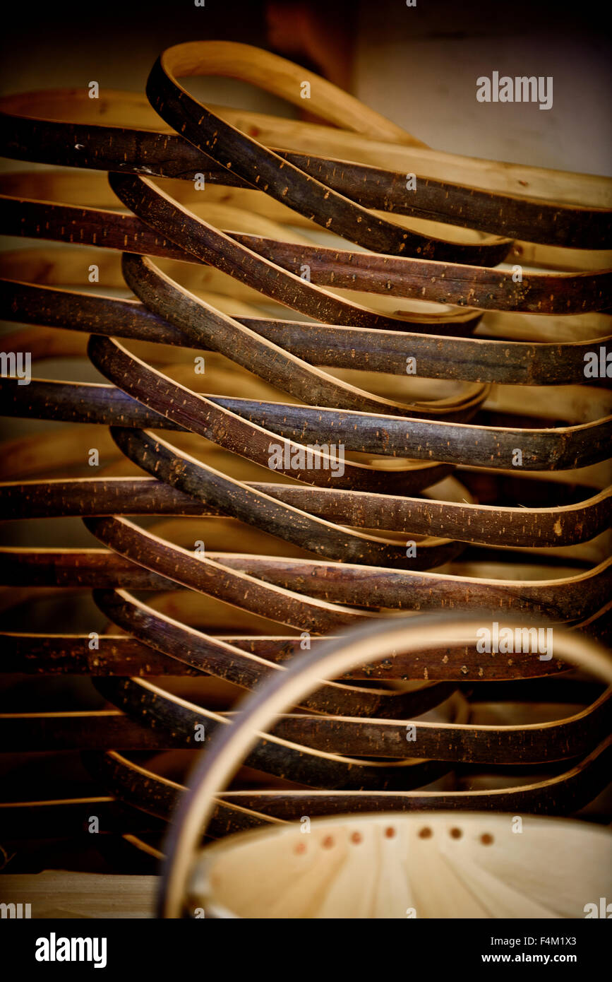 Sussex Trug bouilloire - Charlie, dans son atelier de Holmes Hill près de Lewes, East Sussex. Banque D'Images