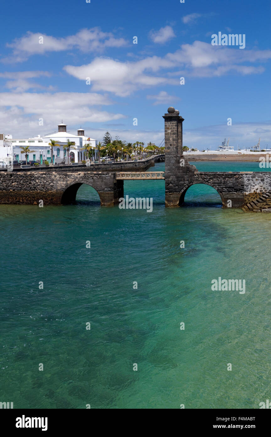 Puente de las Bolas (Pont des balles) pont-levis Arricife capitale de Lanzarote, îles Canaries, Espagne. Banque D'Images