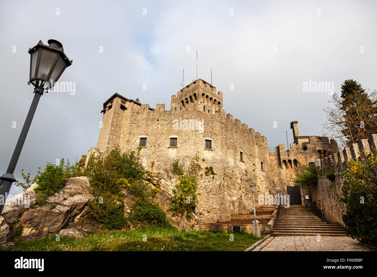 Cesta Tower à San Marino au cours de l'après-midi de printemps. Banque D'Images