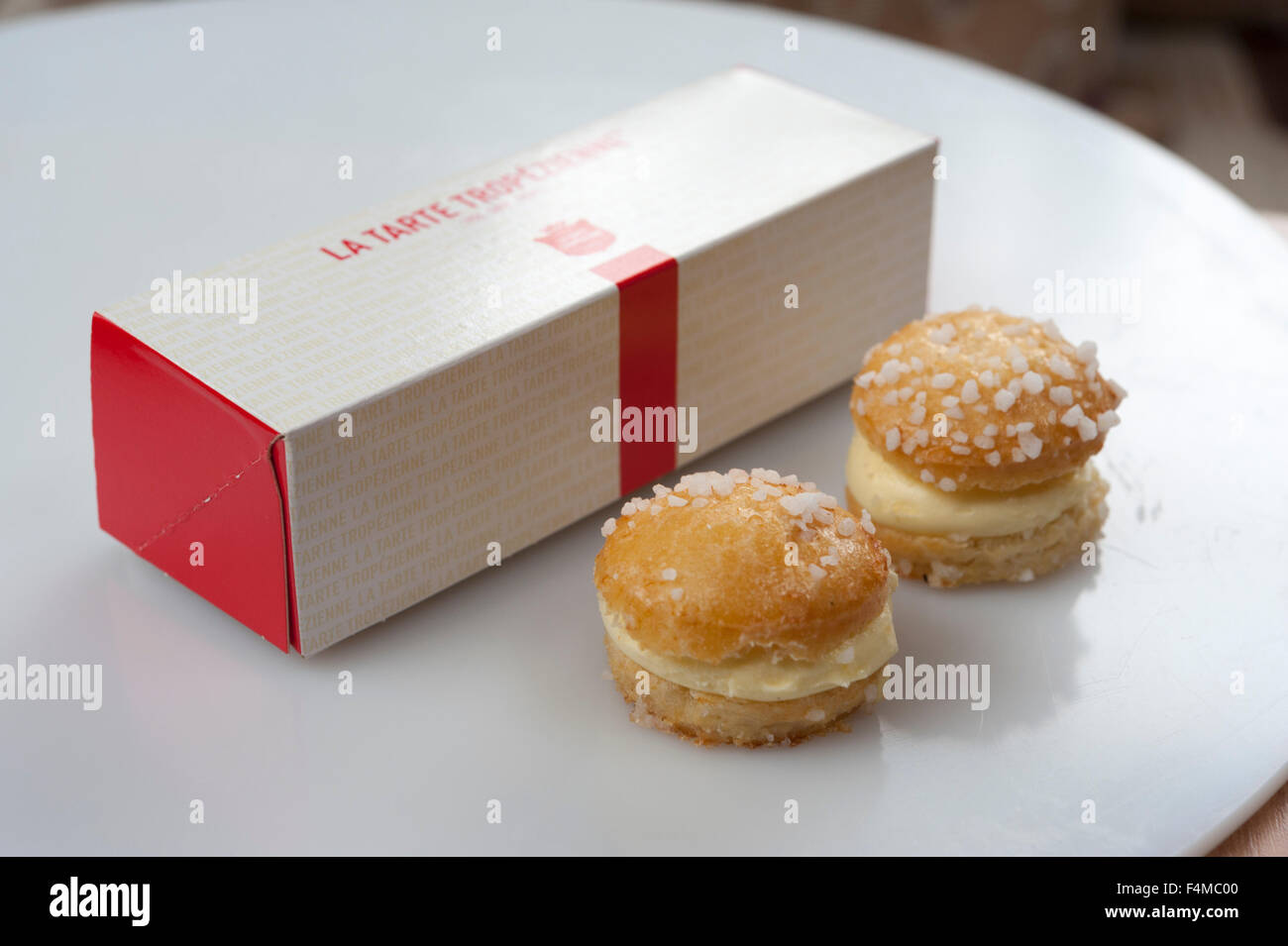 La Tarte Tropezienne Et Fort Un Gateau De Patisserie Francaise Et Delicatesse Faite Dans Et Autour De St Tropez Et Cavaliare France Photo Stock Alamy