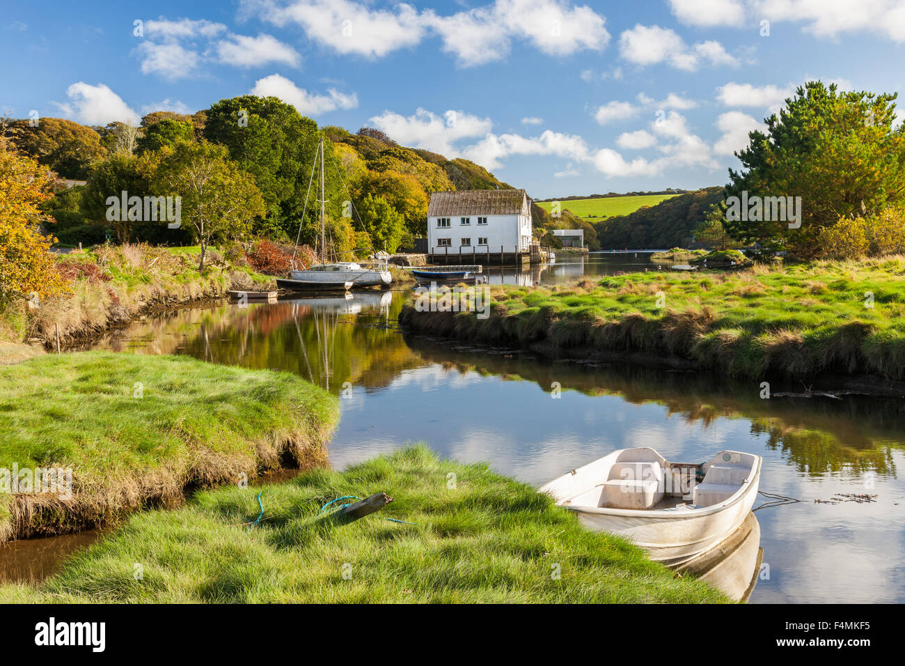 Le village pittoresque de Gweek situé à la tête de la rivière Helford Cornwall England UK Europe Banque D'Images