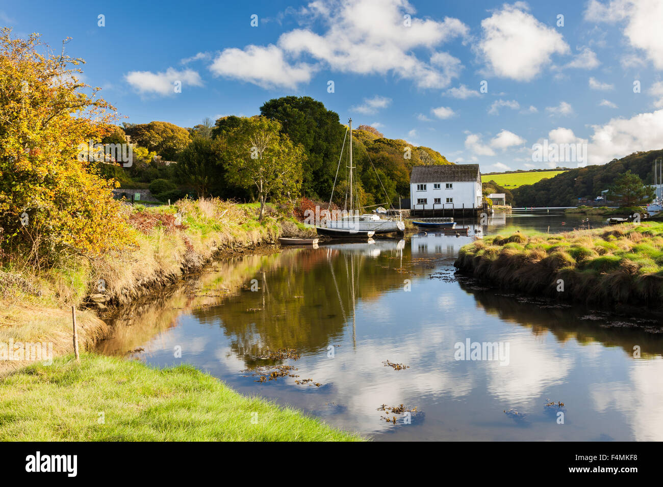 Le village pittoresque de Gweek situé à la tête de la rivière Helford Cornwall England UK Europe Banque D'Images