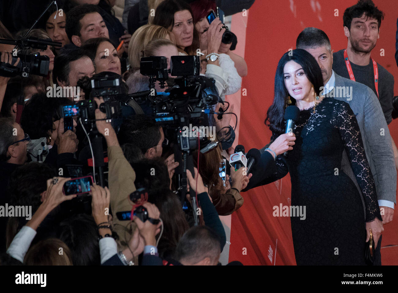 Rome, Italie. 20 Oct, 2015. Monica Bellucci assiste à un tapis rouge pour "Ville-Marie" durant le 10e Festival du Film de Rome le 20 octobre 2015 à Rome, Italie. Credit : Massimo Valicchia/Alamy Live News Banque D'Images