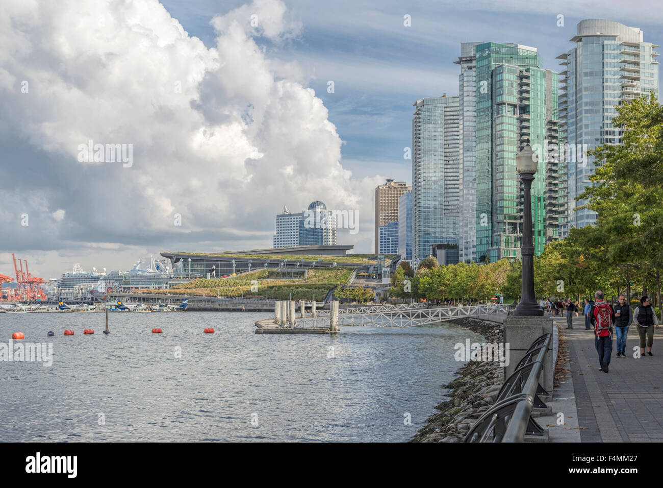 Skyline moderne du centre-ville de Vancouver et le Vancouver Convention & Exhibition Centre, British Columbia, Canada. Banque D'Images