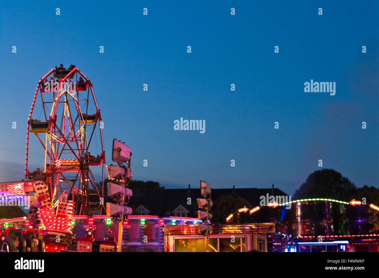 Chichester, West Sussex, Angleterre, 20 octobre 2015. Le voyage annuel Juste Sloe fête foraine est tenue à Northgate parking. Le salon a eu lieu à la même place depuis le début du xiie siècle. Crédit : Adam Manque/Alamy Live News Banque D'Images