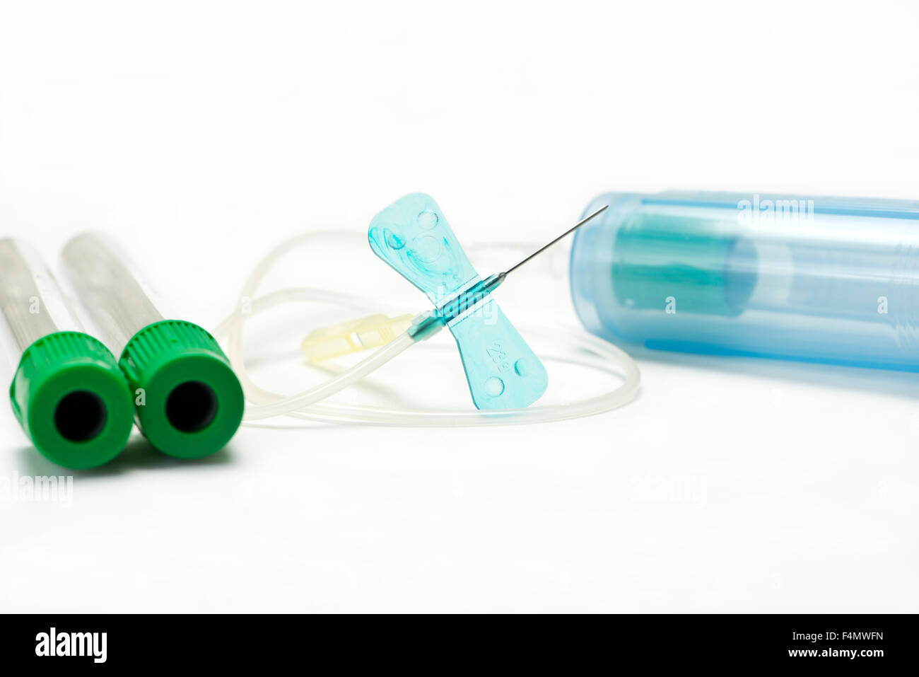 Cathéter de sécurité bleu avec tubes de prélèvement du sang et le support. Banque D'Images