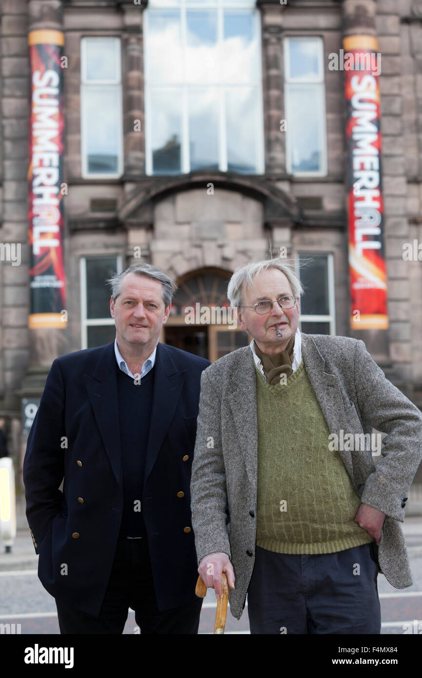 Ian Gale (à gauche) et Allan Massie, fondateurs de l'Summerhall Festival 2015 de la fiction historique. Edimbourg, Ecosse. 25 avril 2015 Banque D'Images
