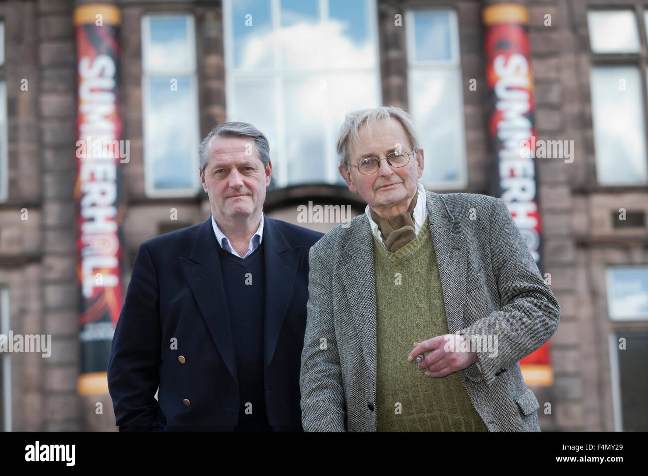 Ian Gale (à gauche) et Allan Massie, fondateurs de l'Summerhall Festival 2015 de la fiction historique. Edimbourg, Ecosse. 25 avril 2015 Banque D'Images