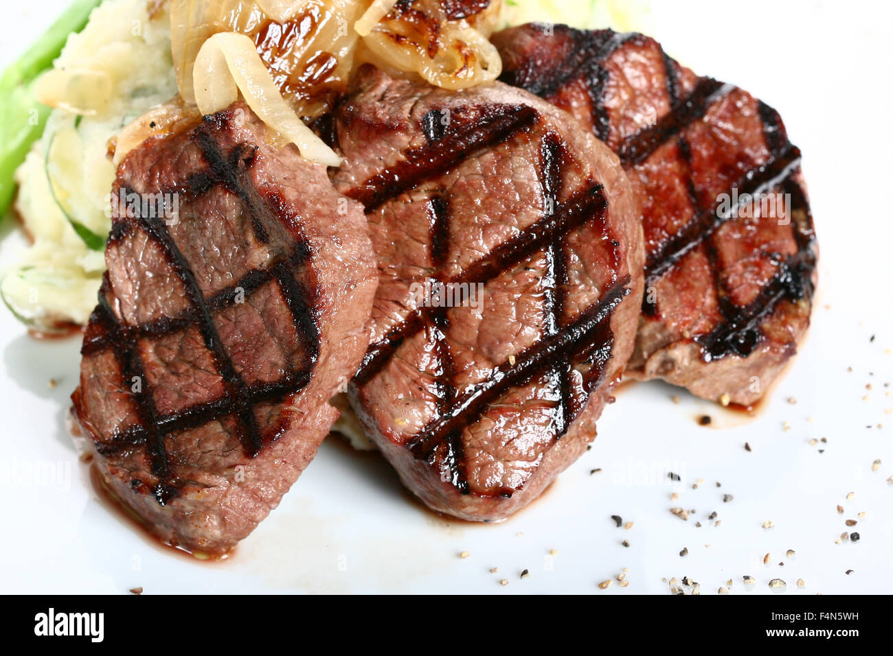 La culture mondiale, du pain et du blé, de l'alimentation humaine,le jus d'ananas, jus de tomate, de l'alimentation, de l'alimentation vert, émincé , Installations pour Barbecue Banque D'Images