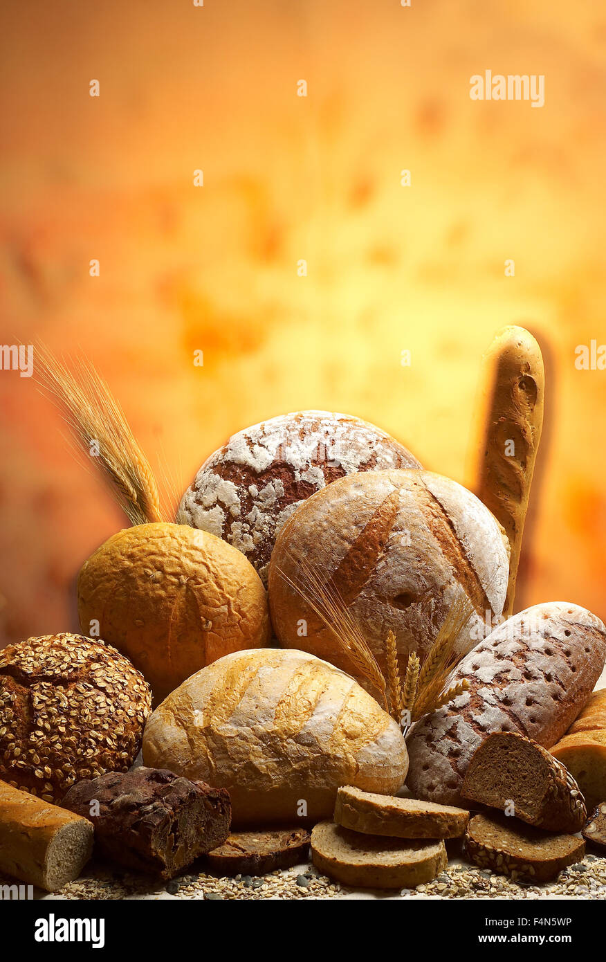 La culture mondiale, du pain et du blé, de l'alimentation humaine,le jus d'ananas, jus de tomate, de l'alimentation, de l'alimentation vert, Gâteau au chocolat, cerises, C Banque D'Images