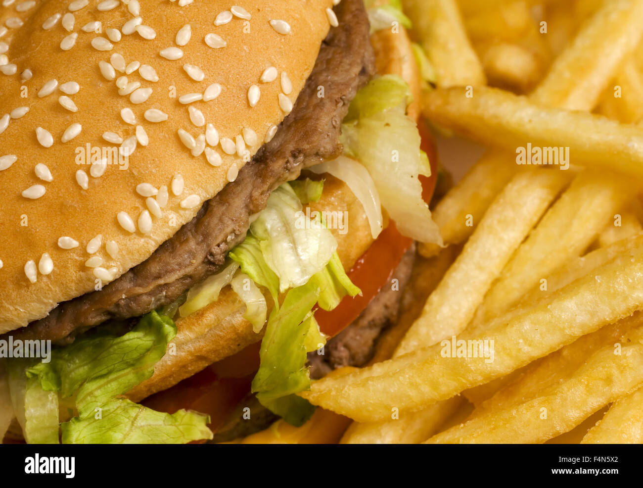 La culture mondiale, du pain et du blé, de l'alimentation humaine,le jus d'ananas, jus de tomate, de l'alimentation, de l'alimentation vert, Gâteau au chocolat, hamburger Banque D'Images