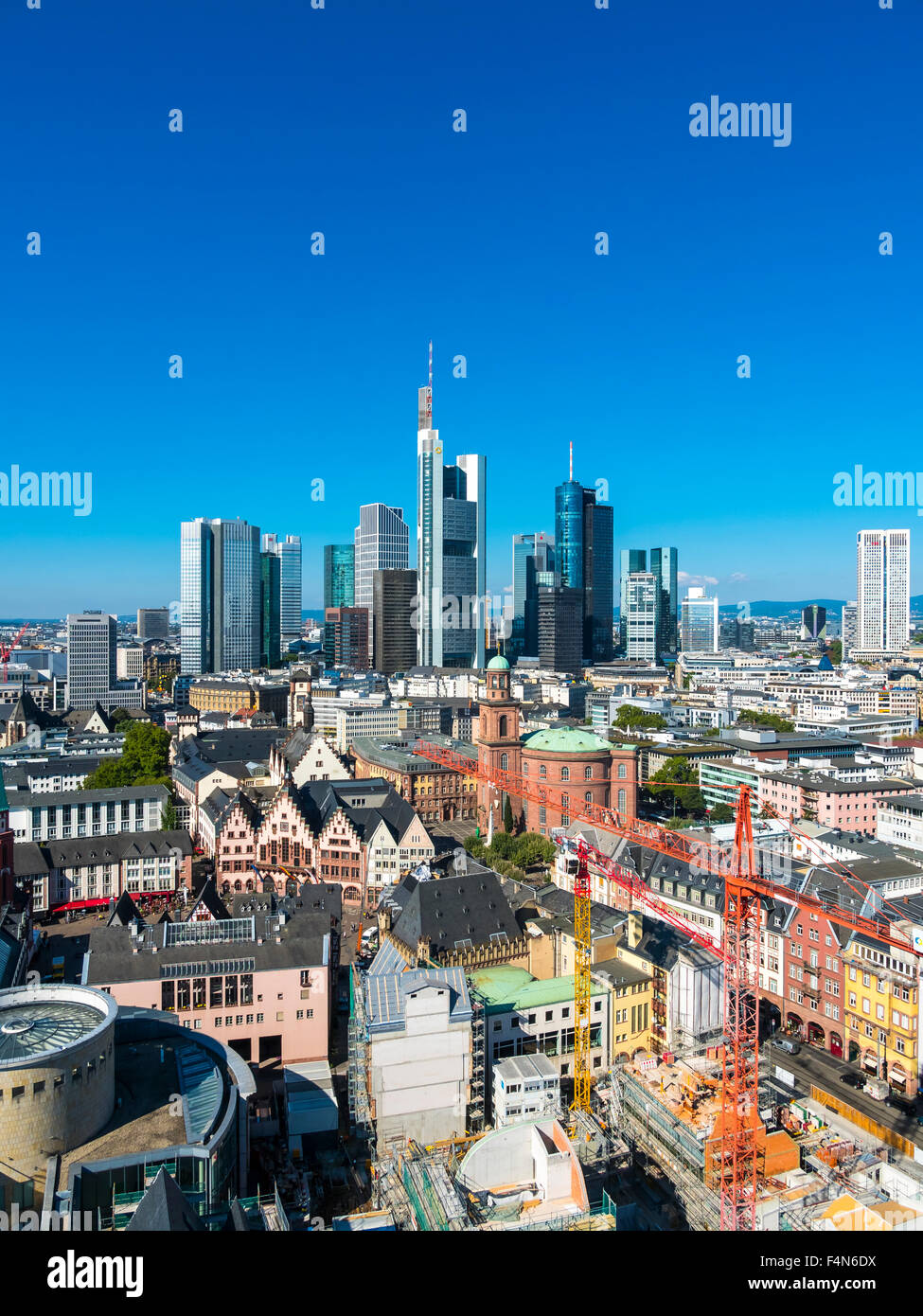 Allemagne, Hesse, Francfort sur Main, vue sur la ville avec financial district skyline Banque D'Images