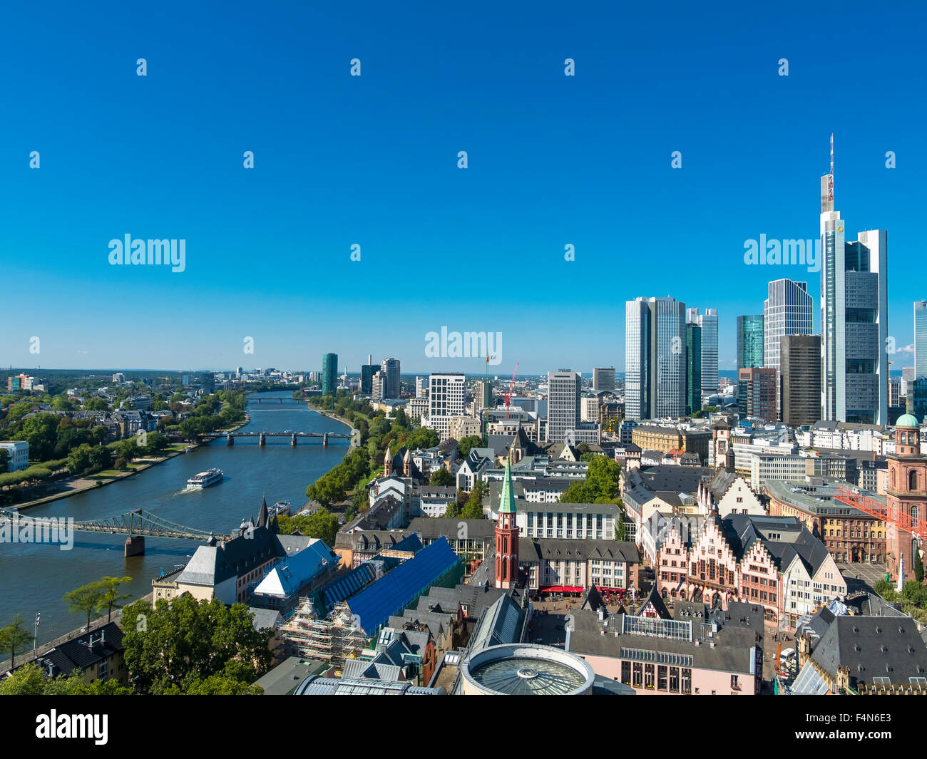 Allemagne, Hesse, Francfort sur Main, vue sur la ville avec financial district skyline Banque D'Images