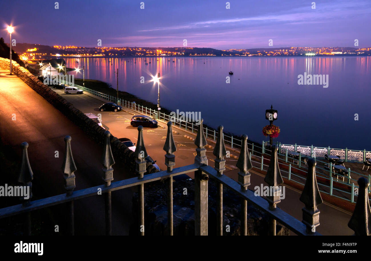La Baie de Swansea, Pays de Galles, avec une marée complète sur une calme soirée de septembre. Banque D'Images