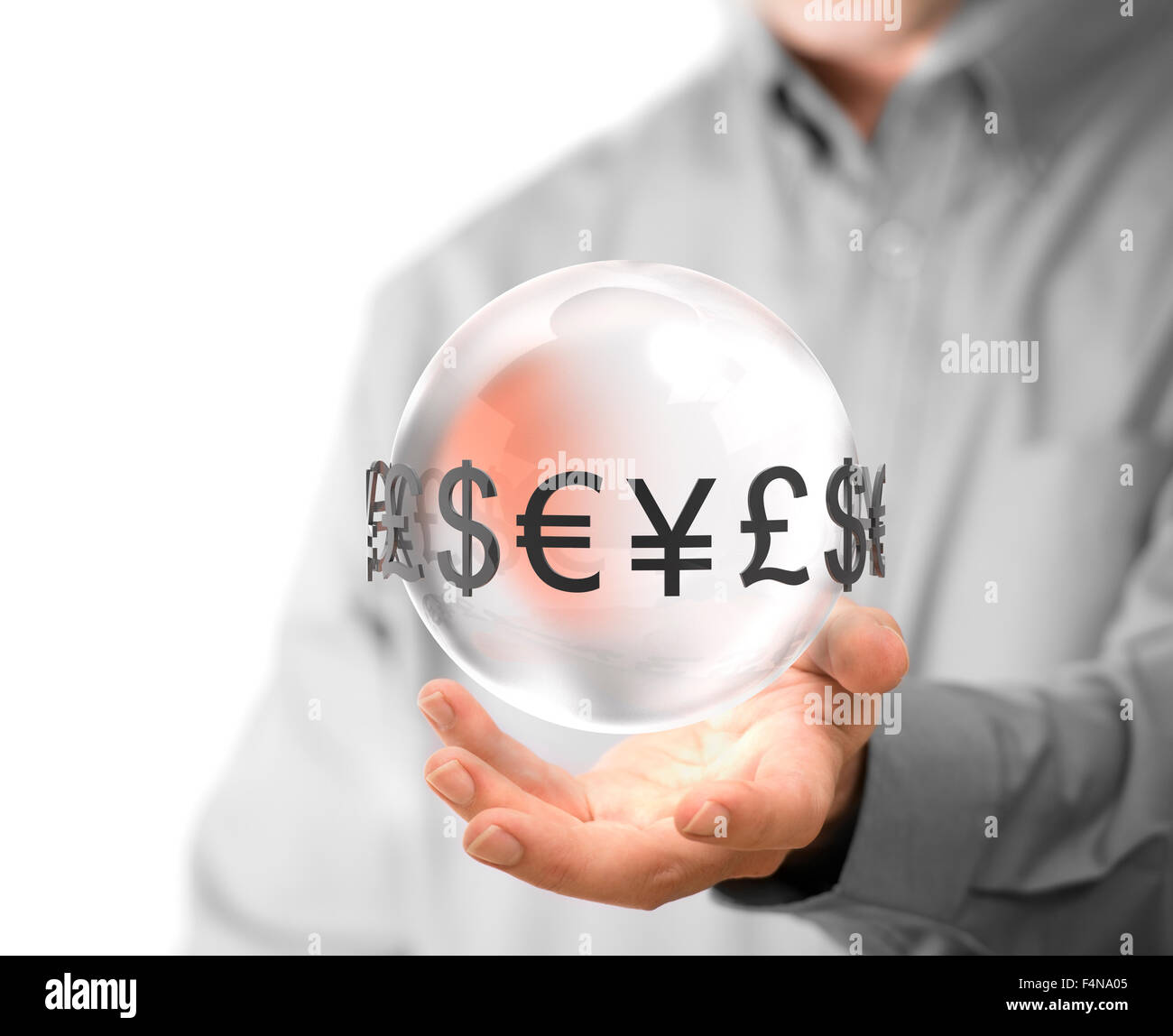 Man hand holding glass sphere avec devises autour d'elle. notion de droit pour l'illustration d'un bureau de change. Banque D'Images