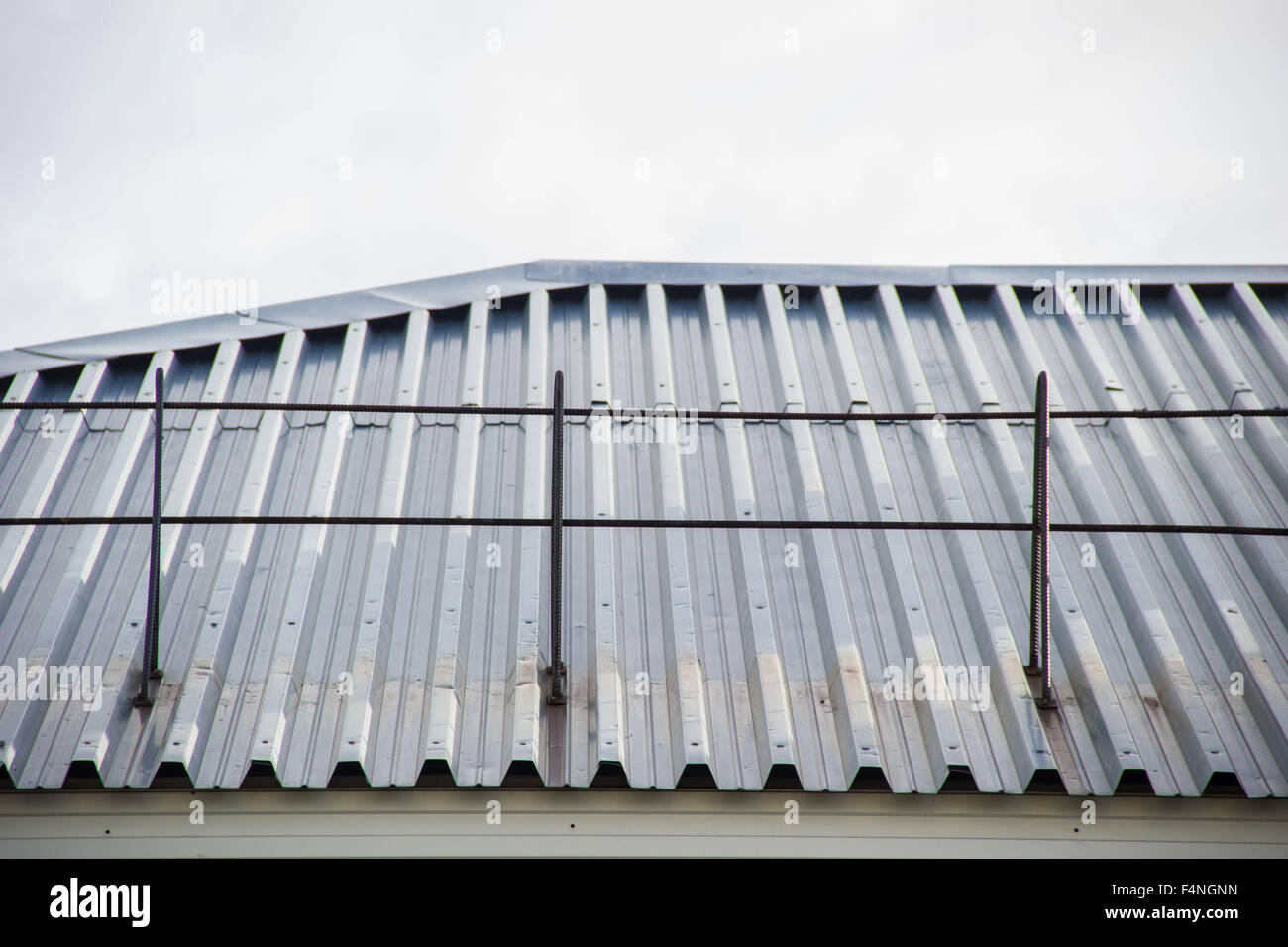 Metal Roof Russie bâtiment maison, cottage profile Banque D'Images