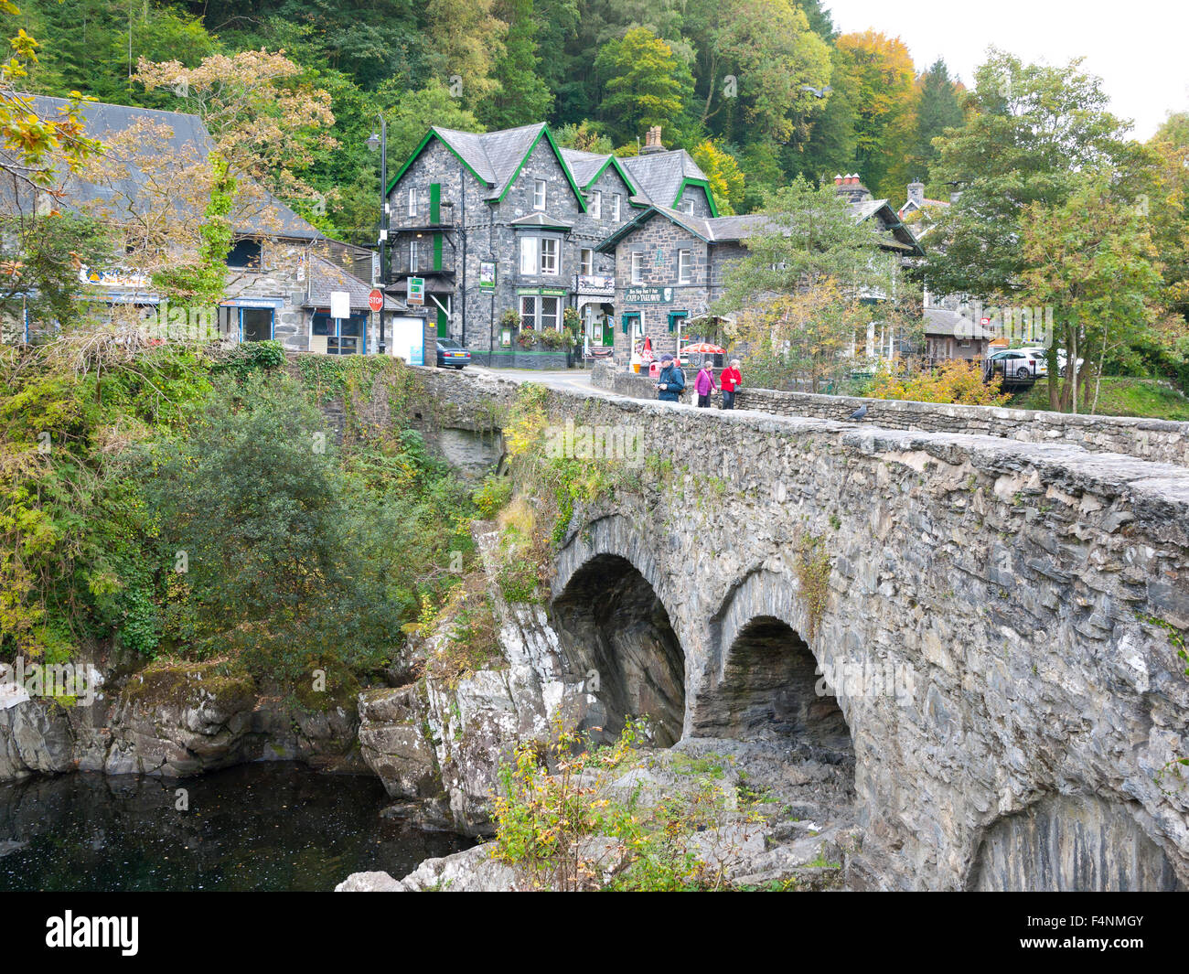 Le pont-y-paire pont à Betws-Y-coed, au nord du Pays de Galles, Royaume-Uni. Banque D'Images