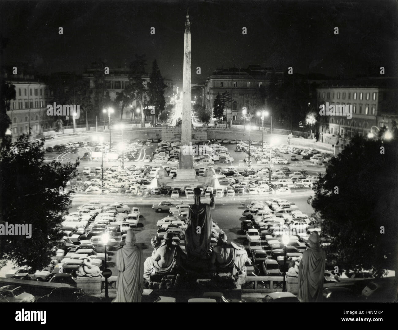 La Place du peuple envahi par les voitures, Rome, Italie Banque D'Images