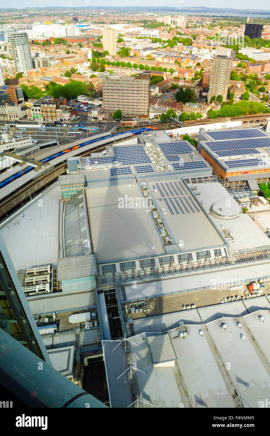 Vue sur Tour Spinnaker de Portsmouth le port de Portsmouth, Hampshire, Angleterre. Banque D'Images